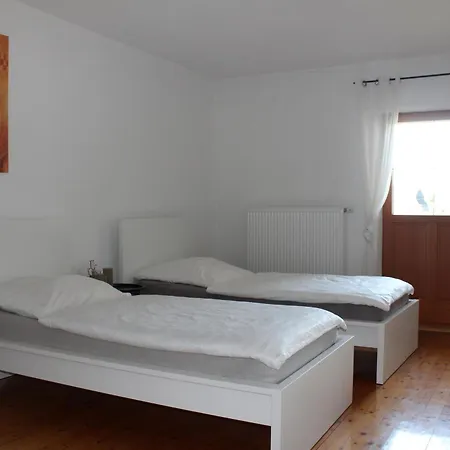 Mit Garten Fuer Bis Zu 6 Personen *